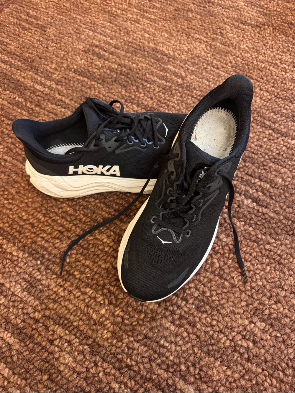 Hoka Arahi 8 Men's Size 10 Black/White- Like New No Insoles (Ortho friendly)